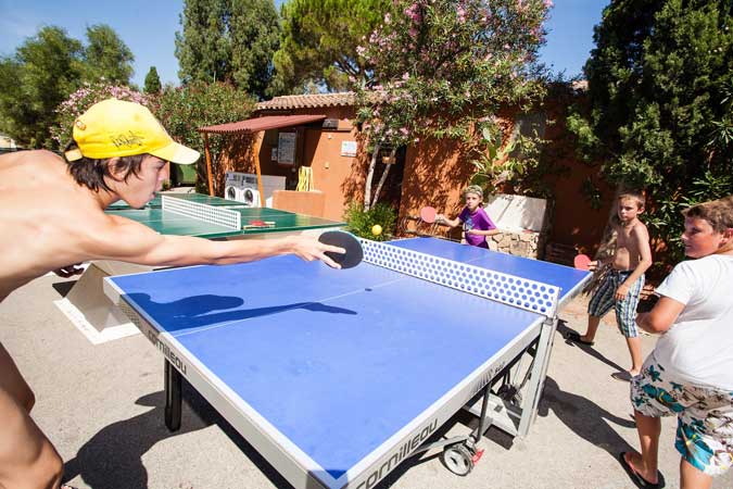 Tables de ping-pong au camping 4 etoiles de Saint Mandrier