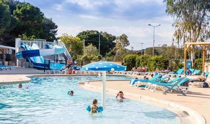 camping avec parc aquatique et espace pour les enfant dans le Var